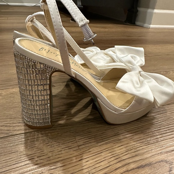 Betsey Johnson Maddy Sandals Heels 8 Satin Bow Rhinestone Crystals Bling - Picture 8 of 11